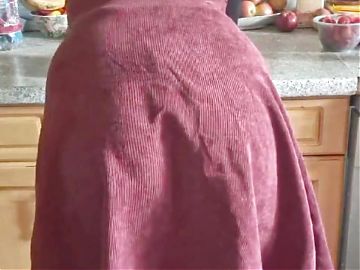 Petite Girl masturbates with her wet pussy on the Kitchen Counter and cums hard