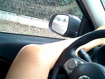 Blonde in car masturbates with sex toys