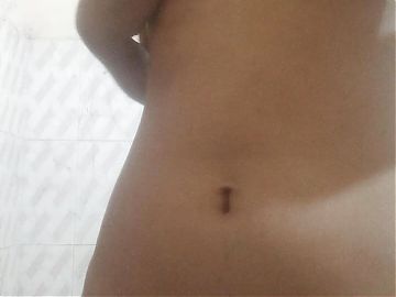 Indian girl in bathroom showing boobs and pussy.